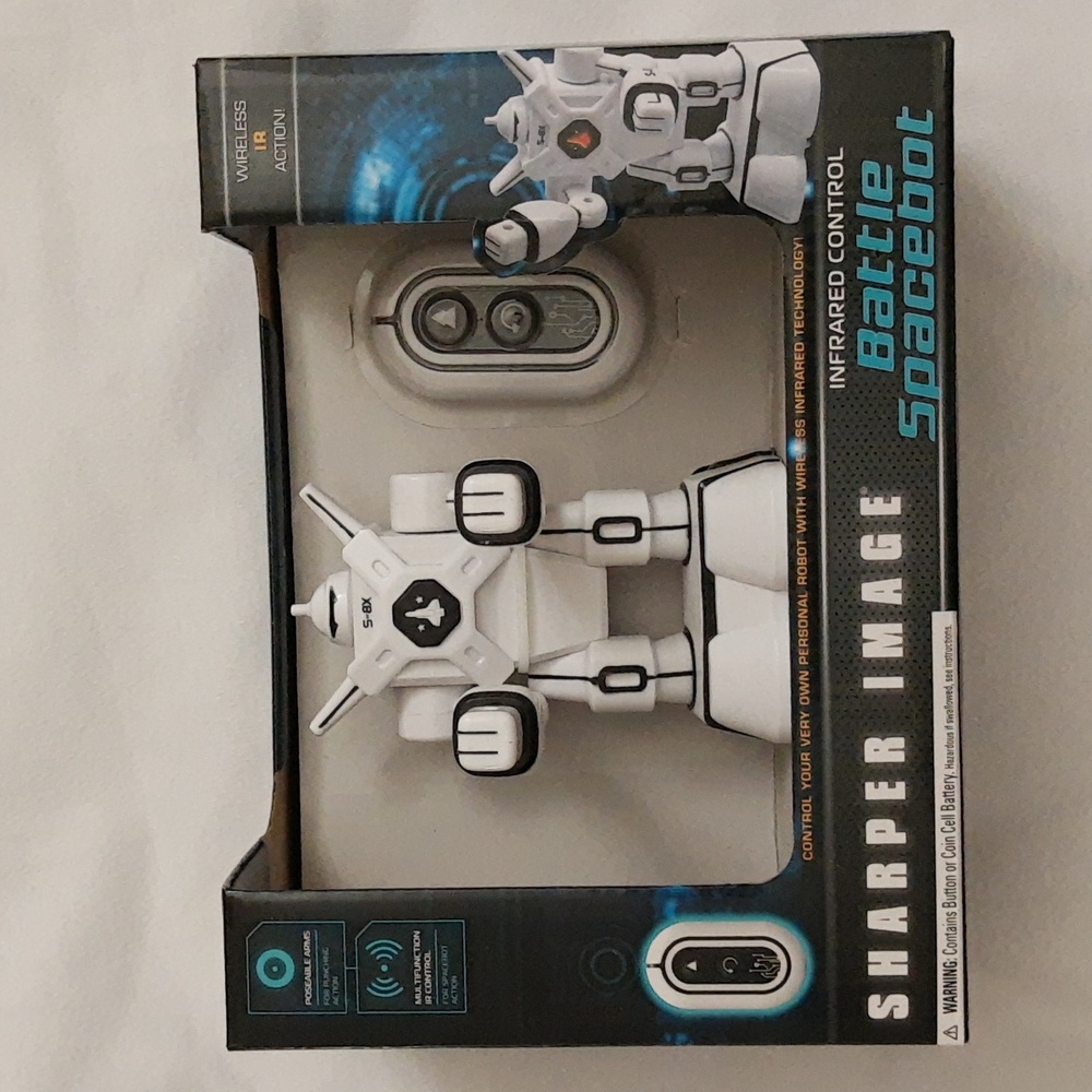 Sharper Image Infrared Control RC Wireless Battle Spacebot Mini Robot SEALED